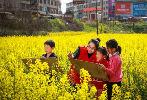  藝術(shù)常伴山村娃