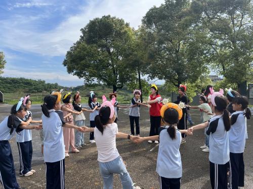 我校小教系師生志愿者為留守兒童打造精彩課堂！