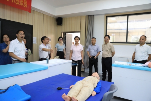 衡陽市人大常委會副主任謝明芳率隊(duì)來我校調(diào)研