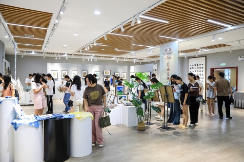 堅定文化自信 踐行美育精神 ---衡陽幼兒師專舉行獻禮祖國75華誕藝術(shù)實踐作品展 