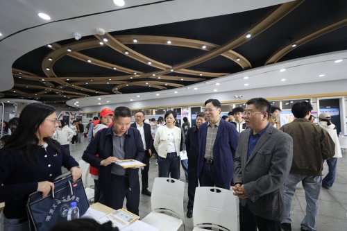 職贏未來(lái) 藝路同行 ——我校舉辦2024年音樂(lè)、舞蹈和服裝專業(yè)專場(chǎng)招聘會(huì)