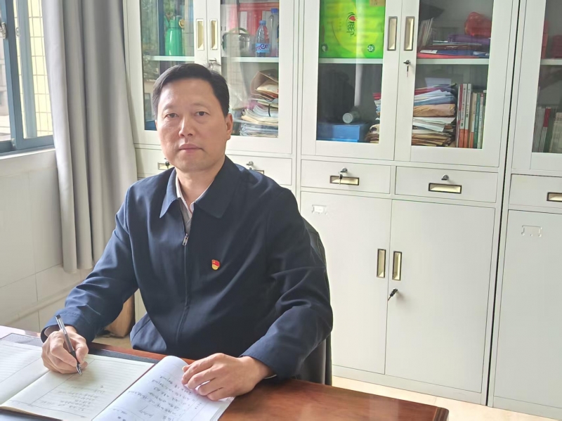 黨務(wù)先鋒屈清華的“對(duì)標(biāo)爭(zhēng)先”之路