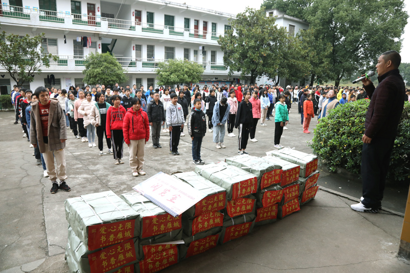 衡陽(yáng)幼高專開(kāi)展“愛(ài)心無(wú)限?書(shū)香雁城”公益圖書(shū)捐贈(zèng)活動(dòng)