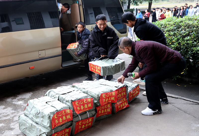 衡陽(yáng)幼高專開(kāi)展“愛(ài)心無(wú)限?書(shū)香雁城”公益圖書(shū)捐贈(zèng)活動(dòng)