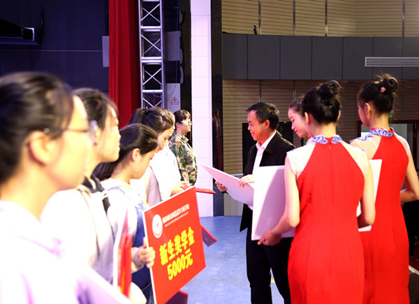 衡陽(yáng)幼高專表彰2020級(jí)優(yōu)秀大專新生 衡陽(yáng)幼高專表彰2020級(jí)優(yōu)秀大專新生