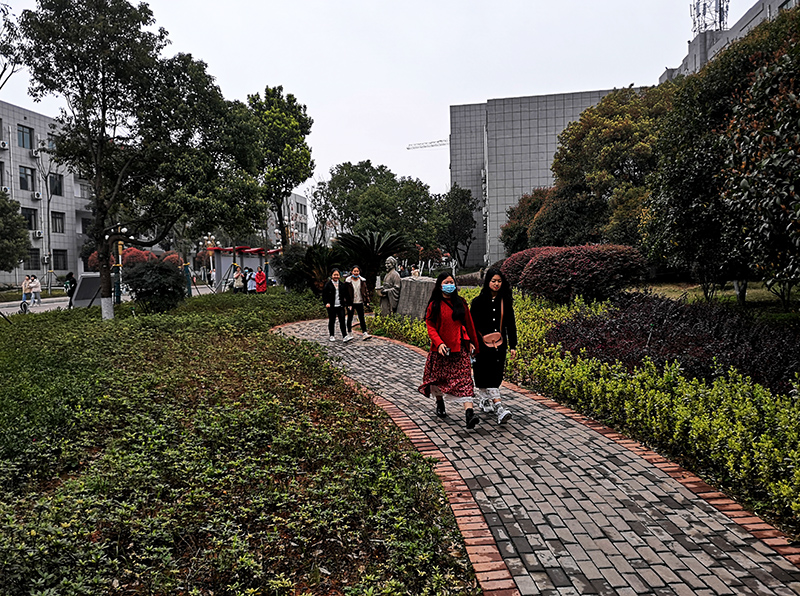 衡陽(yáng)幼高專：春色滿園迎開(kāi)學(xué)