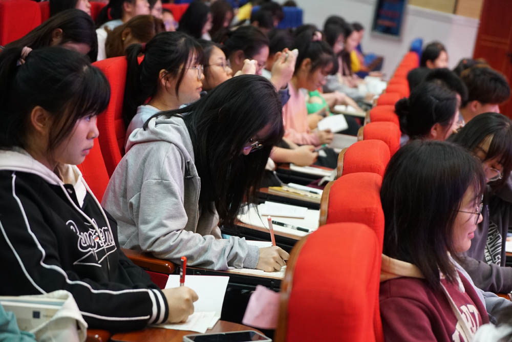 聆聽黨的知識與輝煌黨史，譜寫精神信念的“高歌”——衡陽幼兒師范高等?？茖W(xué)校舉辦2021年度業(yè)余黨校第一期培訓(xùn)班