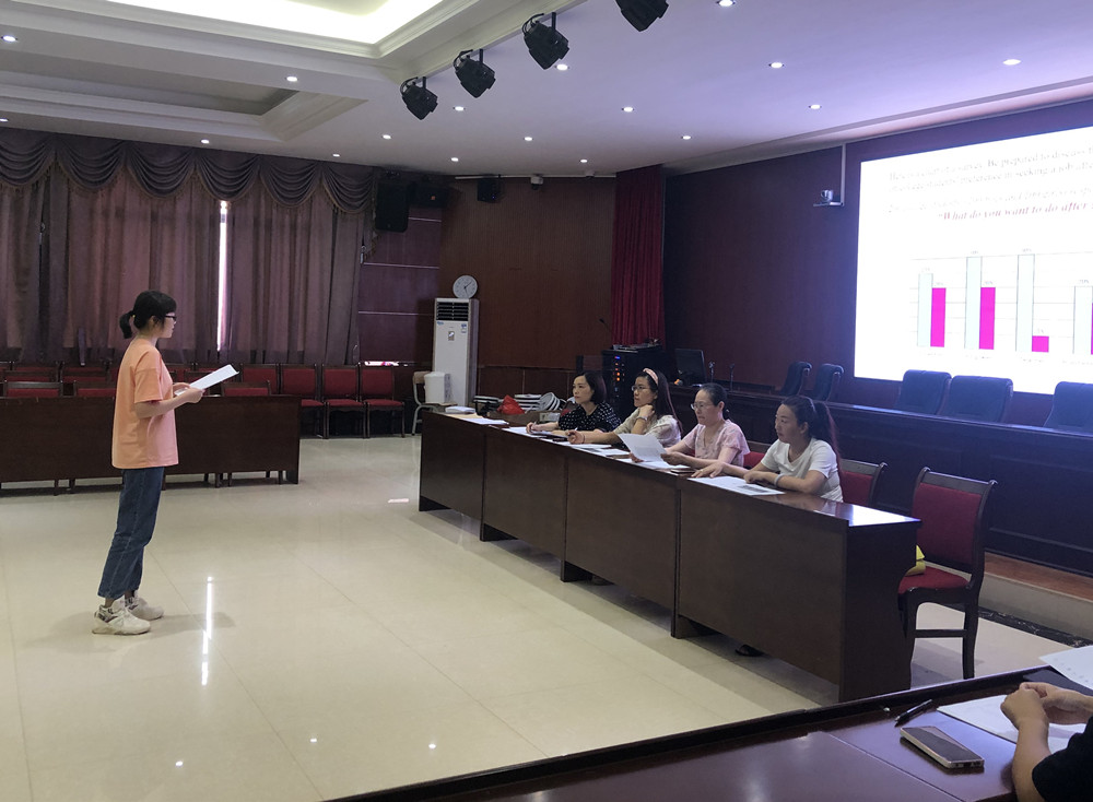 我校第一屆技能節(jié)高職英語口語競賽圓滿收官 我校第一屆技能節(jié)高職英語口語競賽圓滿收官