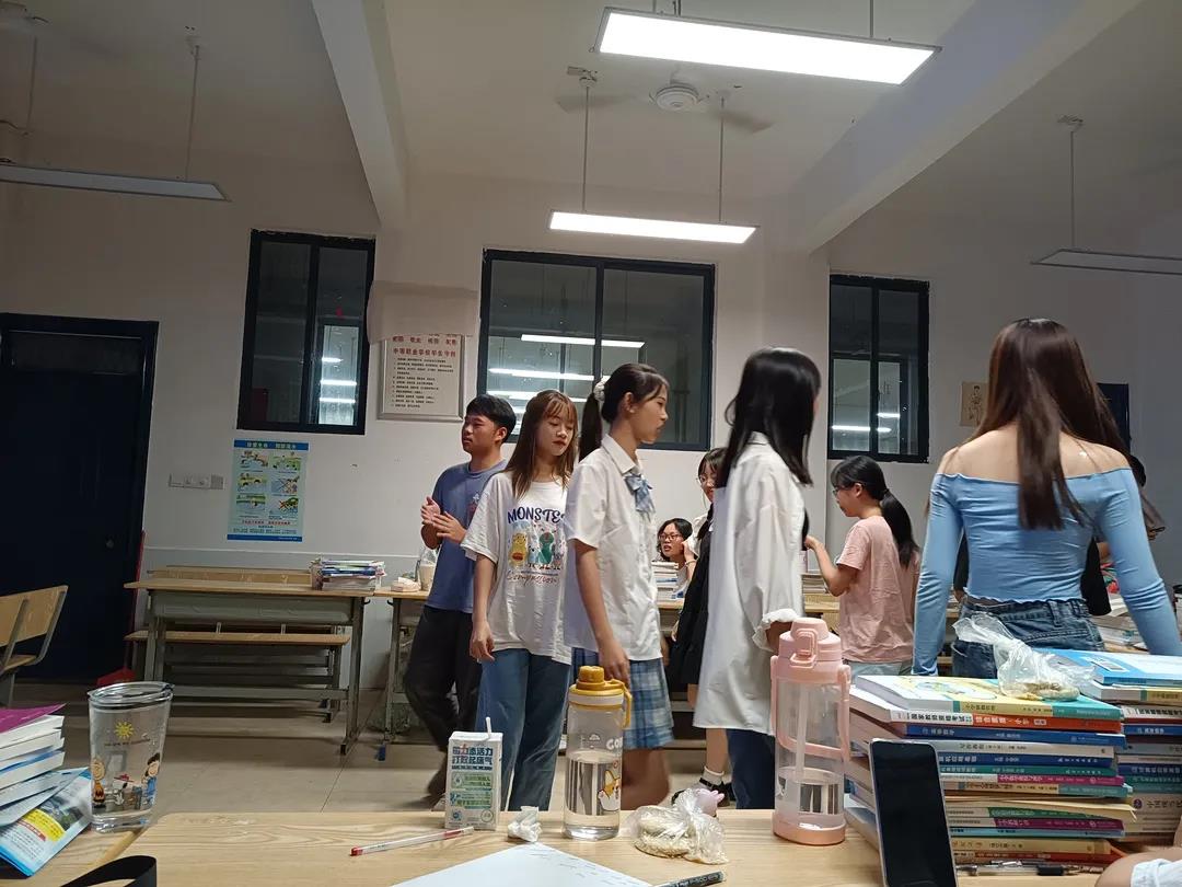 中秋佳節(jié)，師生一起過！