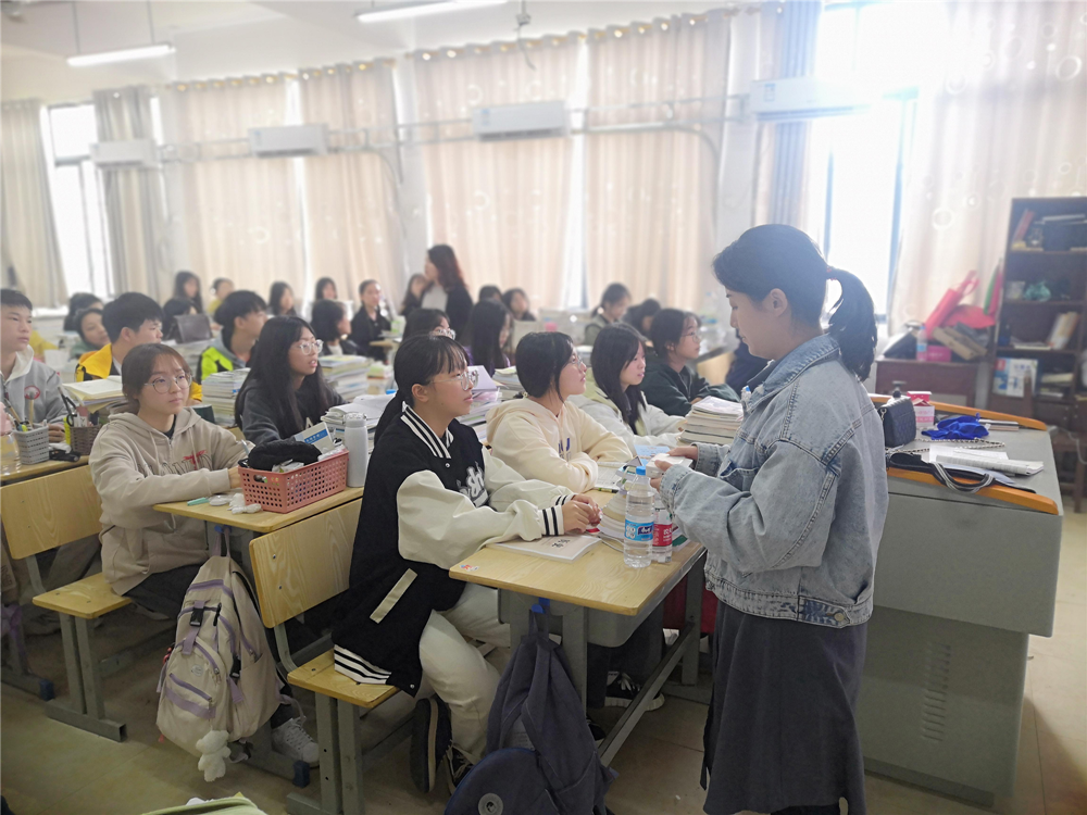 衡陽幼高專嚴(yán)把大專新生身份核驗(yàn)關(guān)