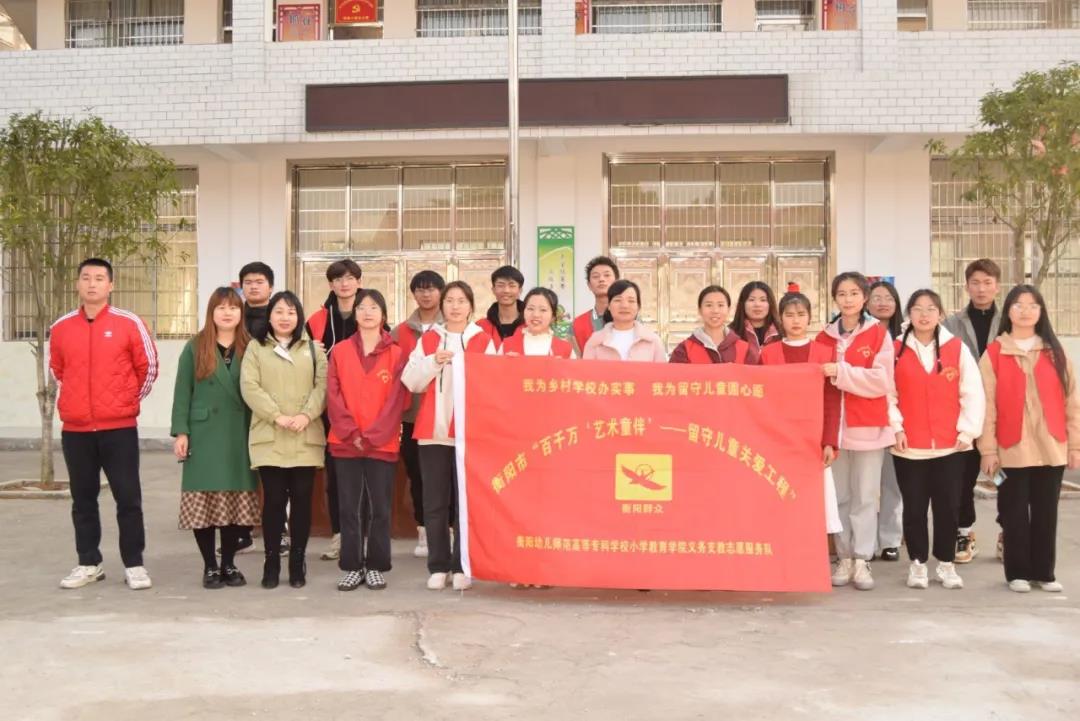 感動！他們一次次來村小支教