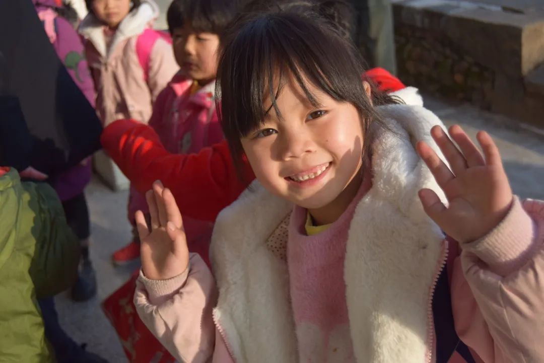 感動！他們一次次來村小支教