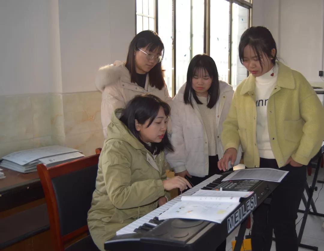 感動！他們一次次來村小支教