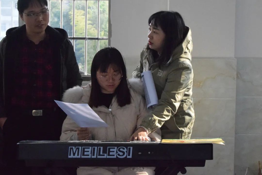 感動！他們一次次來村小支教