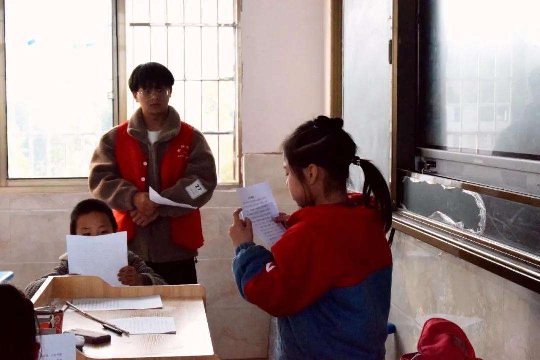 感動！他們一次次來村小支教