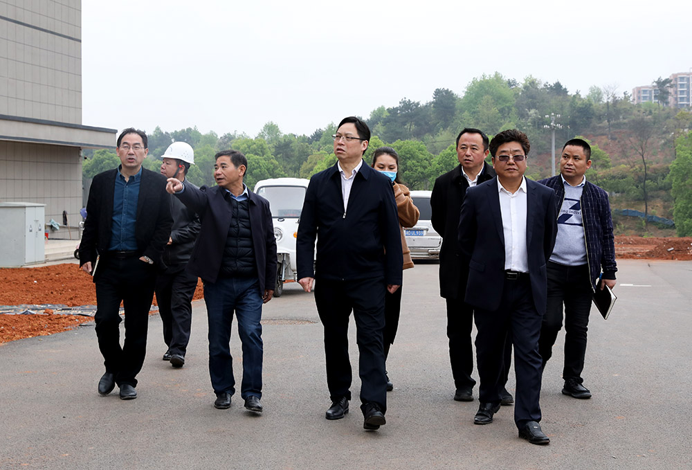 黨委書(shū)記李來(lái)清、校長(zhǎng)鄧昌大深入一線調(diào)研