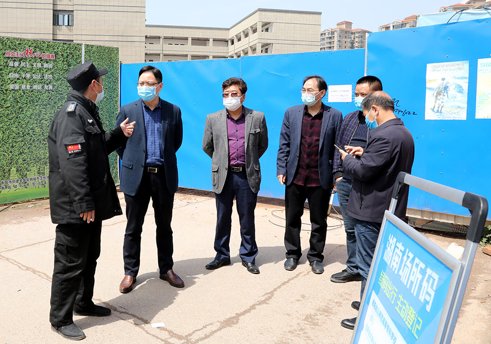 李來清、鄧昌大督查校內(nèi)疫情防控工作