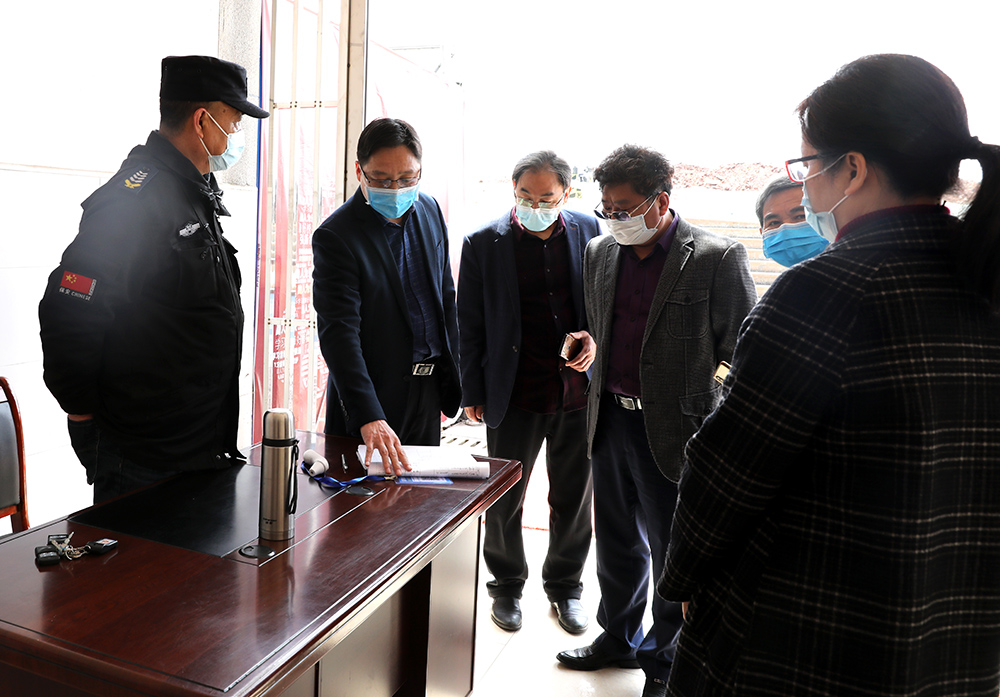 李來(lái)清、鄧昌大督查校內(nèi)疫情防控工作