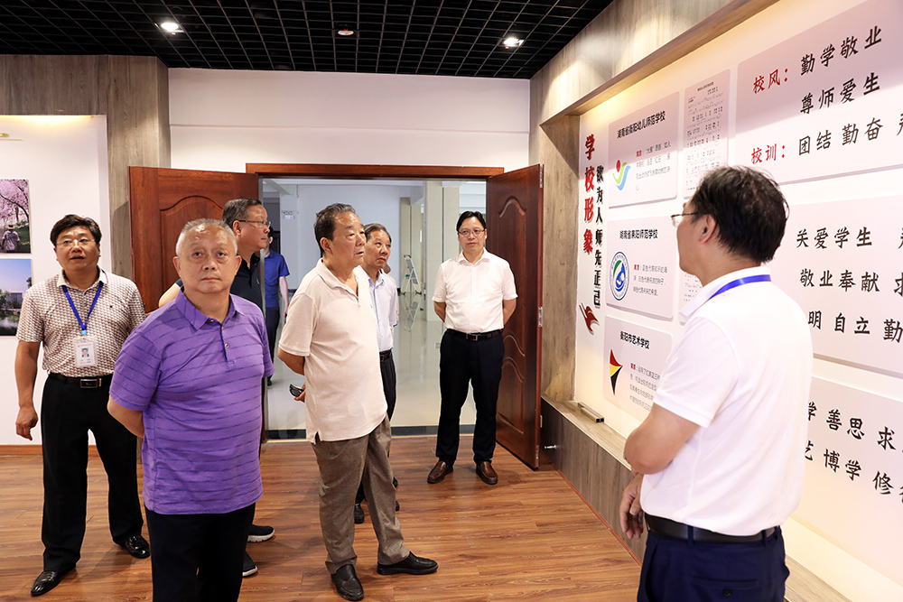 市委黨史聯(lián)絡(luò)組來(lái)我校考察調(diào)研