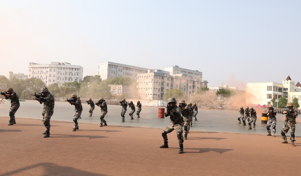 衡陽(yáng)幼兒師專舉行2022級(jí)新生軍訓(xùn)匯報(bào)表演暨總結(jié) 表彰大會(huì) 衡陽(yáng)幼兒師專舉行2022級(jí)新生軍訓(xùn)匯報(bào)表演暨總結(jié) 表彰大會(huì)