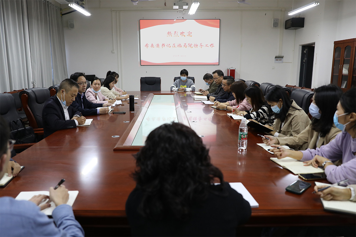 校黨委書記李來(lái)清主持召開(kāi)馬克思主義學(xué)院教師座談會(huì)