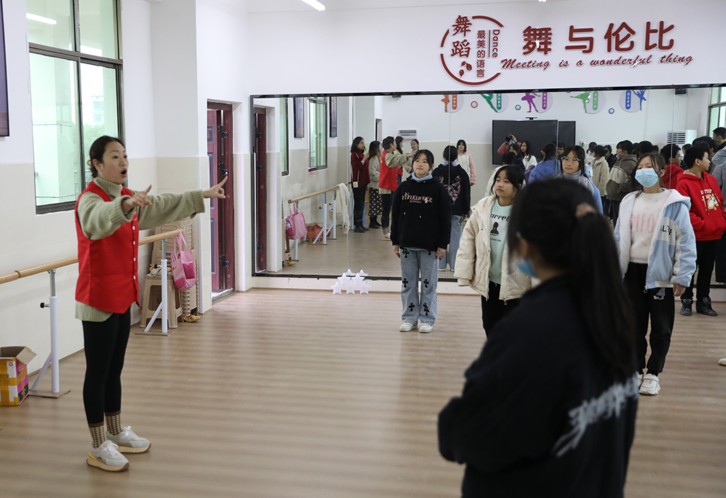 衡陽幼兒師范高等專科學(xué)校積極開展“百千萬‘藝術(shù)童伴’——留守兒童關(guān)愛工程”支教幫扶活動