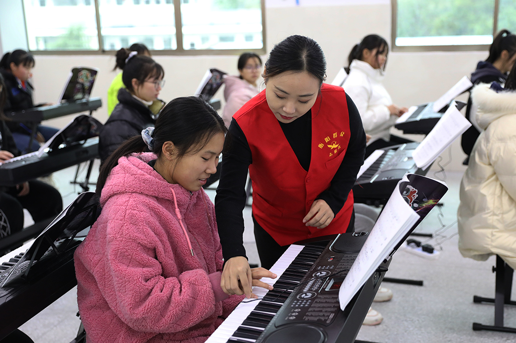 衡陽幼兒師范高等?？茖W(xué)校積極開展“百千萬‘藝術(shù)童伴’——留守兒童關(guān)愛工程”支教幫扶活動