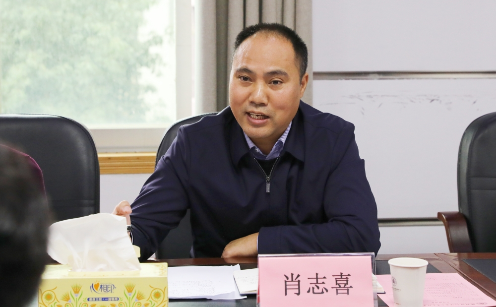 市人大常委會(huì)副主任謝明芳率隊(duì)來(lái)我校調(diào)研音樂(lè)教育教學(xué)工作