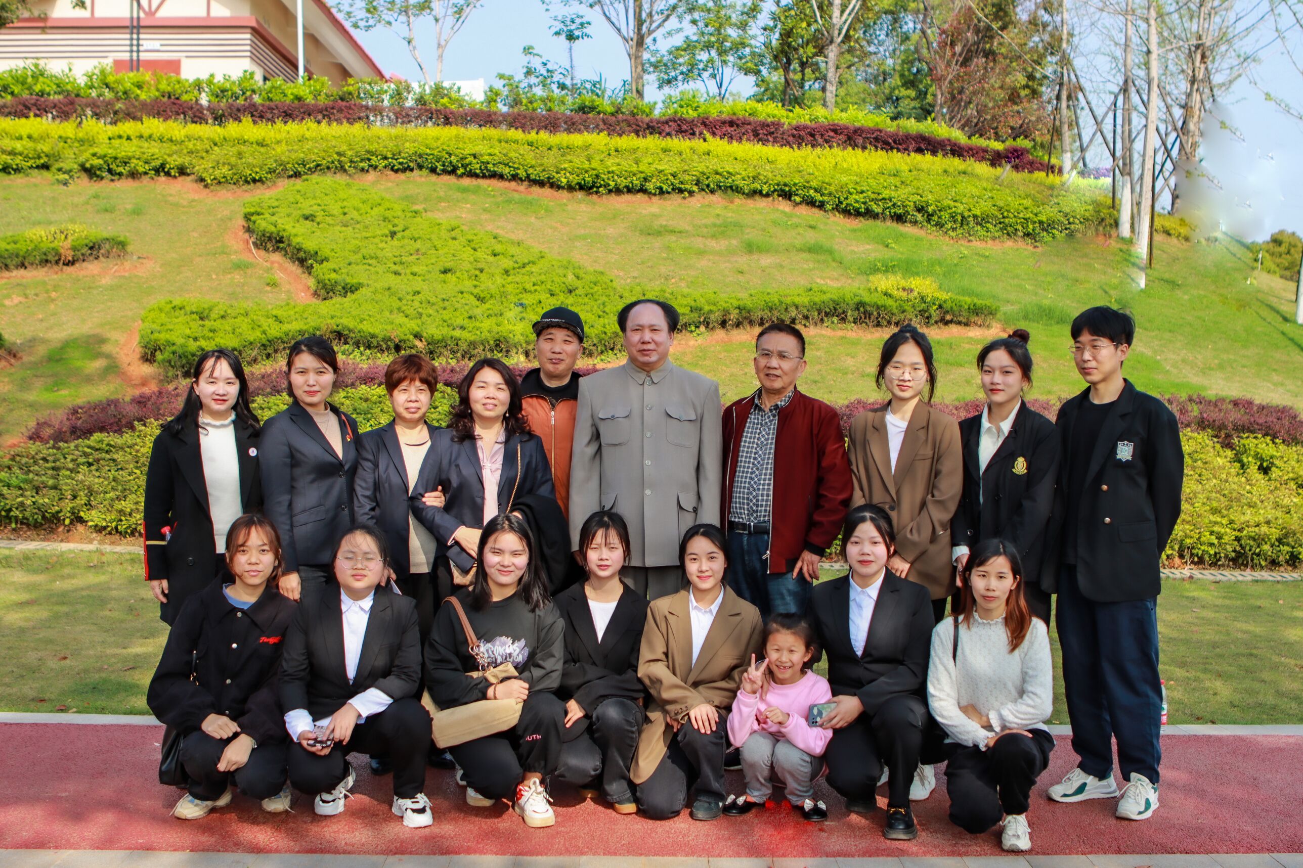 領(lǐng)略巾幗風(fēng)采 弘揚(yáng)鏗鏘精神—衡陽幼兒師專馬院到衡陽黨史館開展主題黨日暨實踐研修活動