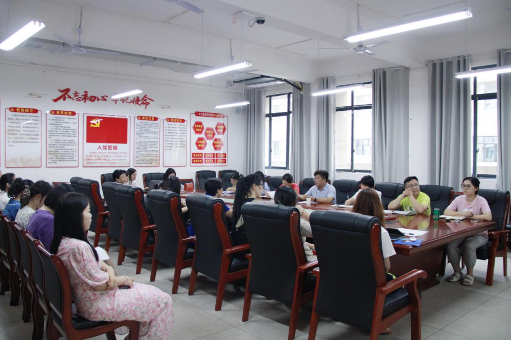 堅守初心 擔當使命——鄧昌大到學前教育系講授專題黨課 堅守初心 擔當使命——鄧昌大到學前教育系講授專題黨課