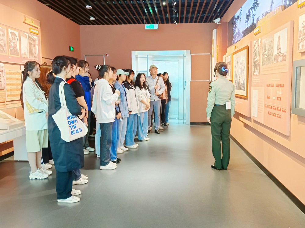 參觀紅色基地，追尋革命精神  ——小學教育系學生黨支部開展主題黨日活動