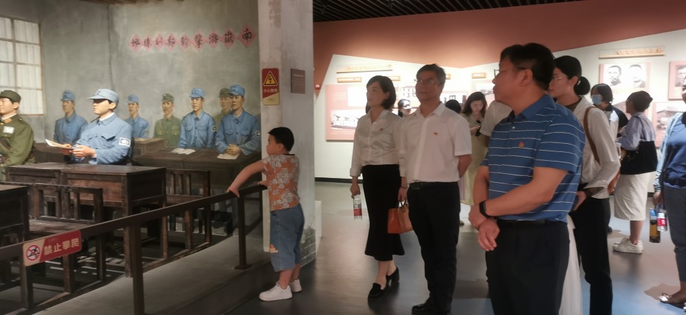 公共基礎(chǔ)課部黨支部開(kāi)展主題黨日活動(dòng)